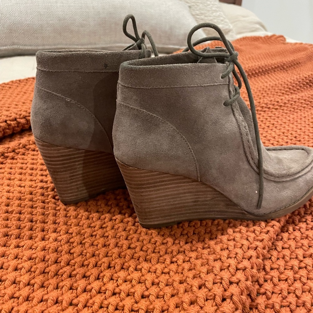 Lace up suede wedge booties Size 8 - Picture 7 of 8